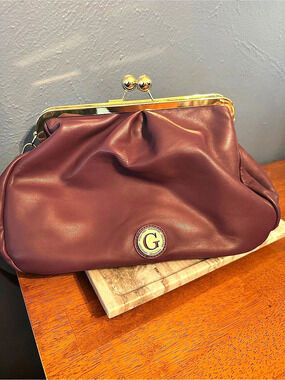 Giselle Kiss-Lock Shoulder Bag in Purple